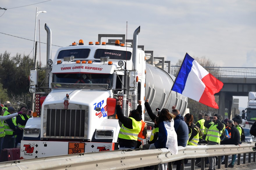 Un Gilet Jaune De 23 Ans Tué Par Un Routier Polonais