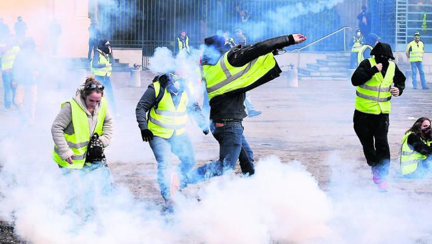 Gilets Jaunes Acte Xliii On Repart à Lattaque