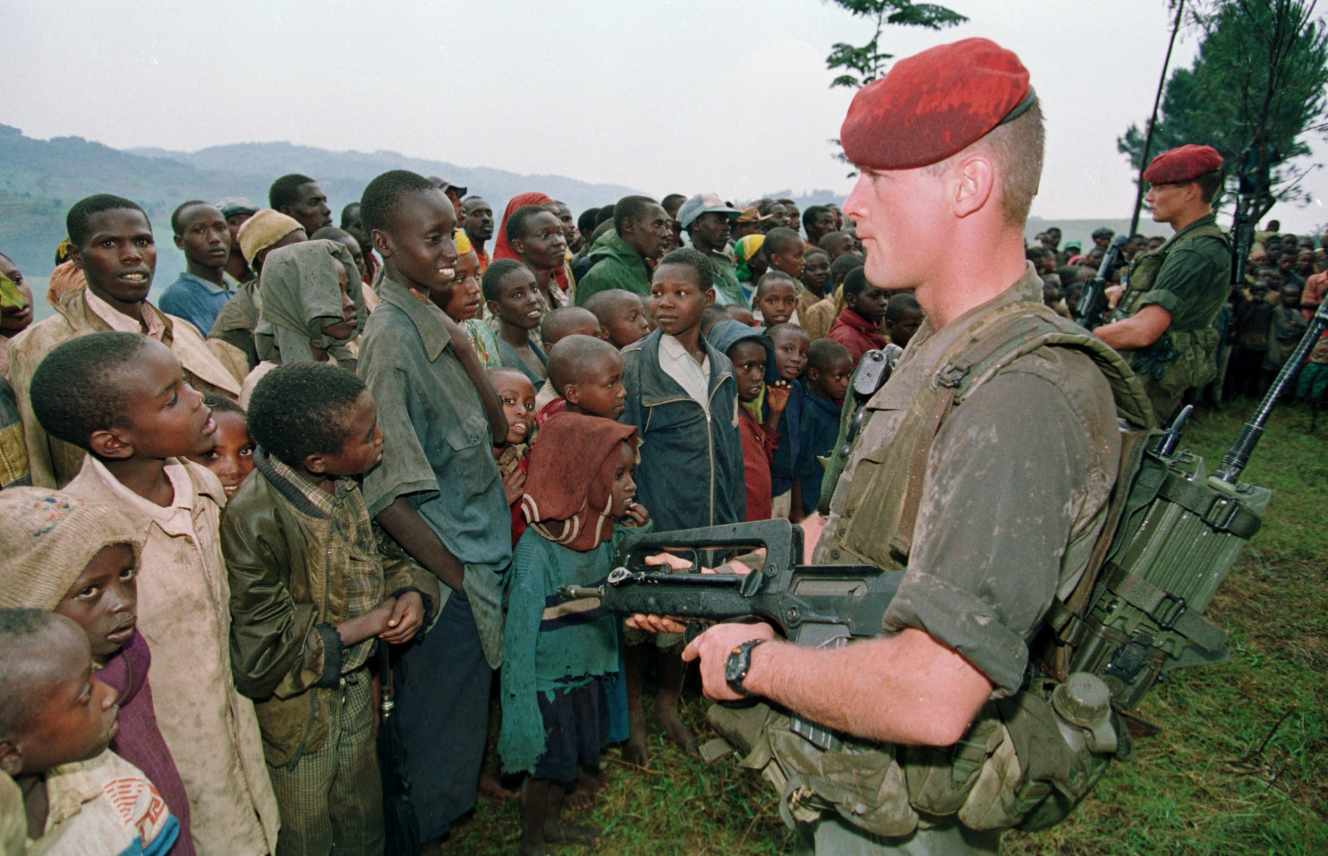 Non-lieu requis contre l'armée française, accusée d'avoir abandonné des centaines de Tutsi