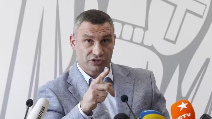 Rivalités Entre Volodymyr Zelensky Et Vitali Klitschko, Le Maire De ...