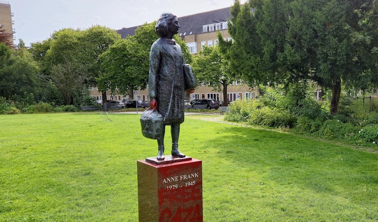 Une statue d’Anne Frank « profanée » par le slogan « free Gaza »