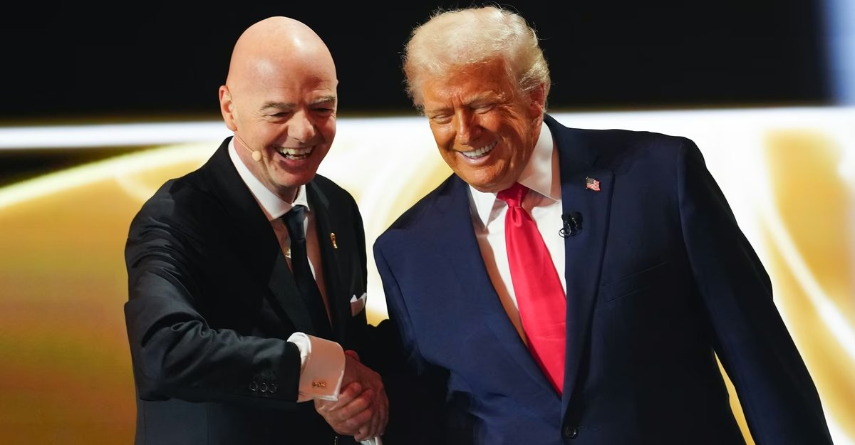 Coincé par l'InfantinoGate, Trump bombarde l'Iran