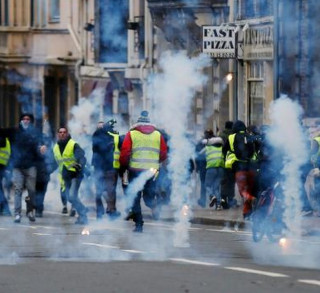 Gilets Jaunes Acte Viii Violents Affrontements Avec La